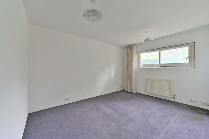 2 Bedroom Flat To Rent In Mortlake High Street, Mortlake, London, SW14