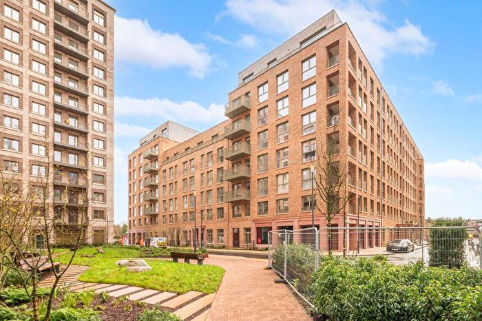 2 Bedroom Apartment To Rent In Ribbon Lane, London, NW2