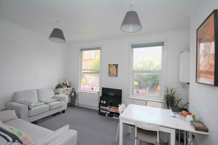 1 Bedroom Flat To Rent In Blackstock Road, Finsbury Park, London, N4