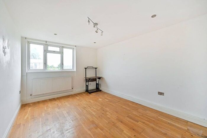 2 Bedroom Flat To Rent In Townshend Terrace, North Sheen, Richmond, TW9