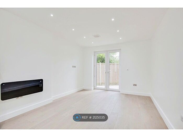 1 Bedroom Flat To Rent In Western Avenue, London, W3