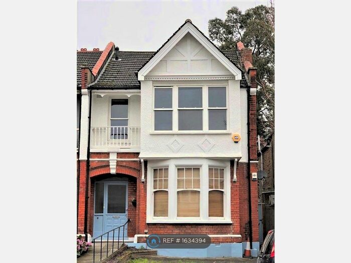 3 Bedroom Flat To Rent In Selbourne Road, London, N14