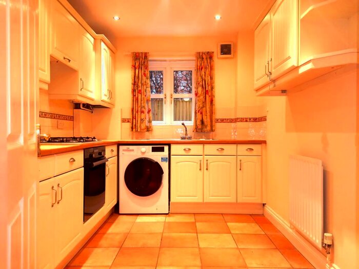 2 Bedroom Ground Flat To Rent In Winchester Road, Southampton, SO16