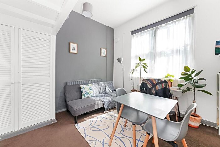 Studio For Sale In Azenby Road, London, SE15