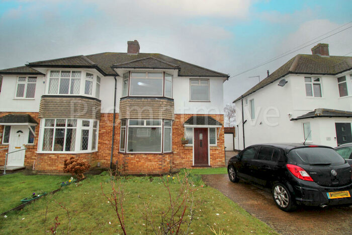 3 Bedroom Semi-Detached House To Rent In Woodgreen Road Luton, LU2