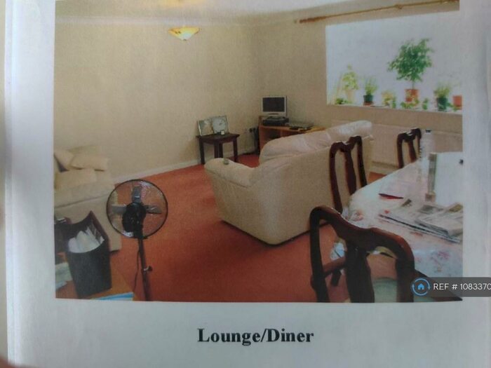 3 Bedroom Flat To Rent In De Bohun Avenue, London, N14