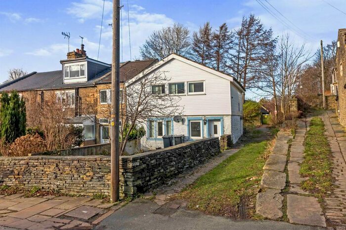 2 Bedroom Property To Rent In Highgate, Bradford, BD9