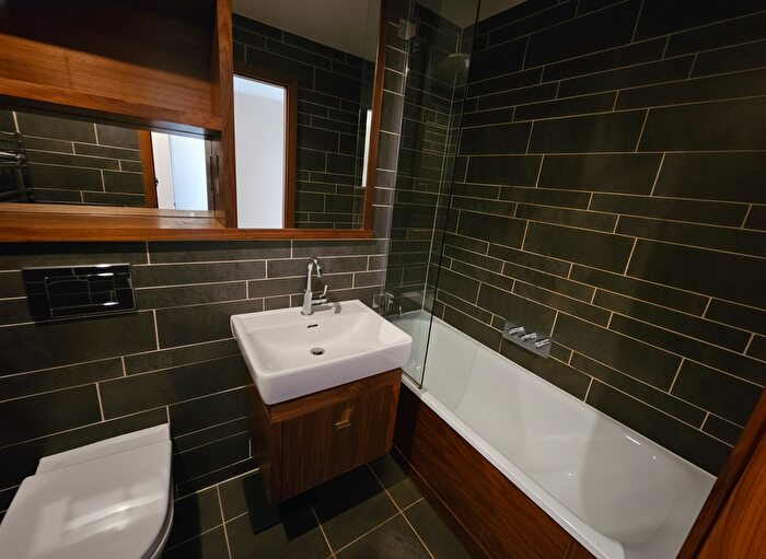 2 Bedroom Flat To Rent In Apartment, , The Hayes, Cardiff, CF10