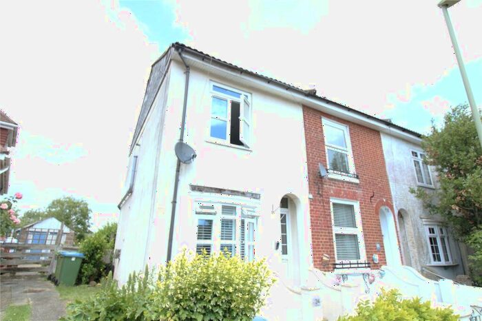 3 Bedroom End Of Terrace House To Rent In Mill Road, Fareham, Hampshire, PO16