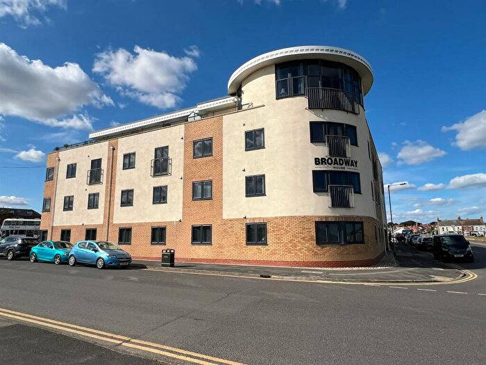 2 Bedroom Apartment For Sale In Broadway, Hornsea, HU18