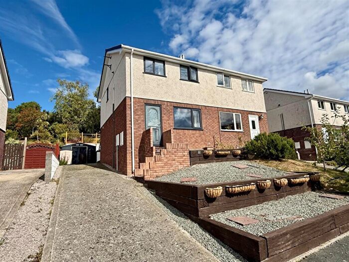3 Bedroom House For Sale In Cae America, Llanfairfechan, LL33