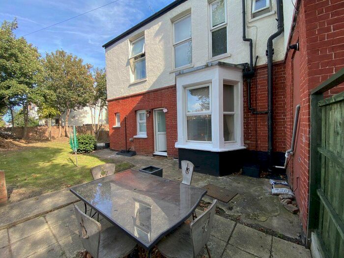 Studio To Rent In Anerley Road, Westcliff, SS0