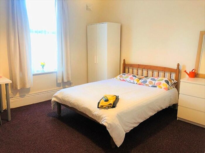 4 Bedroom Semi-Detached House To Rent In Pomona Street, Sheffield, S11