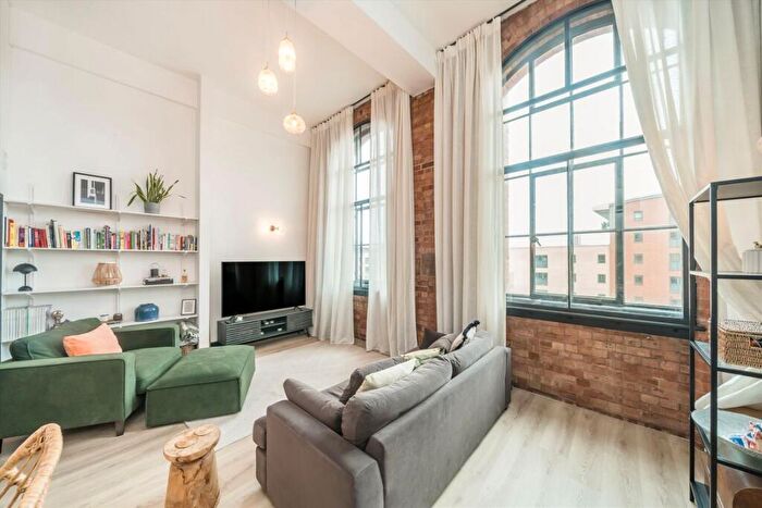 2 Bedroom Flat For Sale In Fairfield Road, Bow, E3