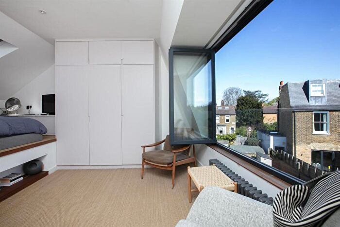 3 Bedroom Flat For Sale In Bicknell Road, Camberwell, SE5