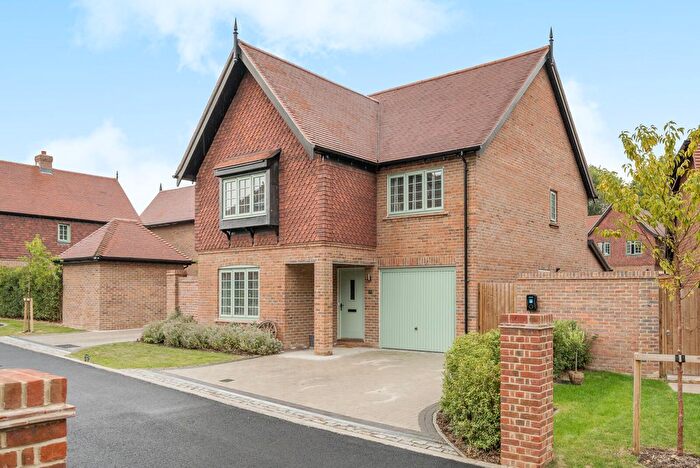 4 Bedroom Detached House For Sale In Fallow Close, Ewhurst, GU6