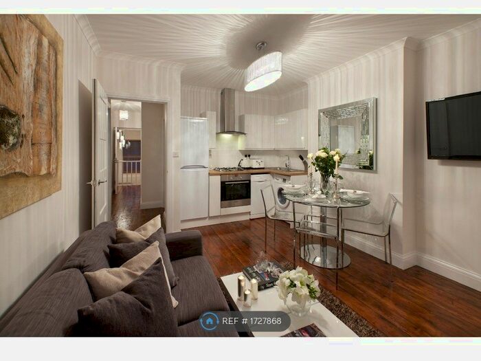 3 Bedroom Flat To Rent In Garratt Lane, London, SW17