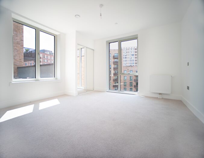 3 Bedroom Apartment For Sale In Makers Yard, Canning Town, Newham, London, E16