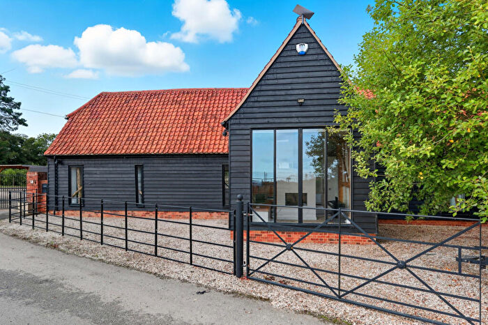 4 Bedroom Detached House For Sale In Buttleys Lane, Dunmow, CM6