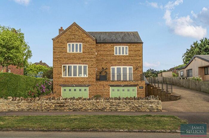 4 Bedroom Detached House For Sale In Abbotts View, Cottingham, Market Harborough, LE16