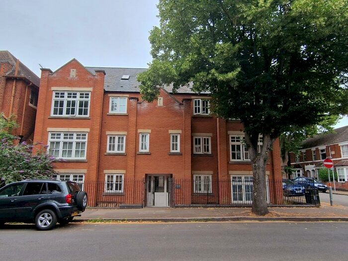 2 Bedroom Flat To Rent In St Peters Ave, Kettering, NN16