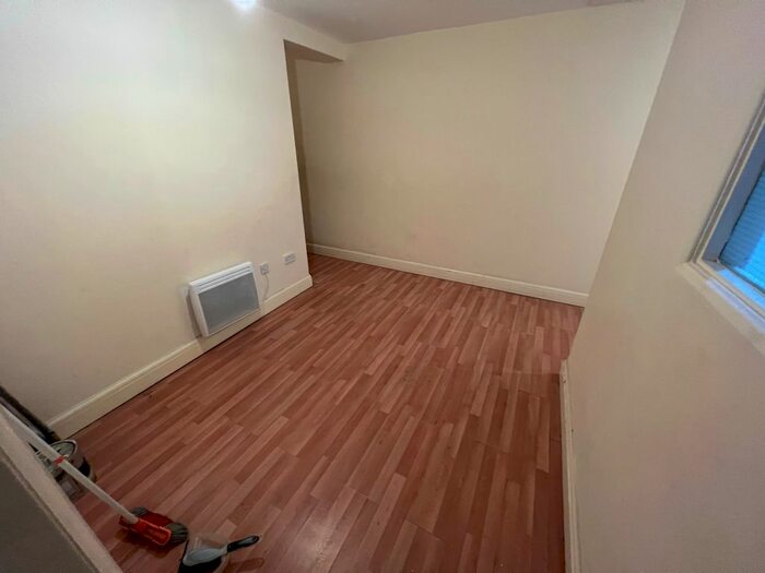 2 Bedroom Flat To Rent In Market Street, Watford WD18