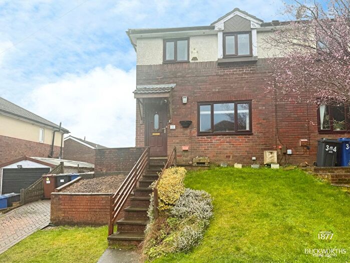 3 Bedroom Semi-Detached House For Sale In Hillside, Burnley, BB11