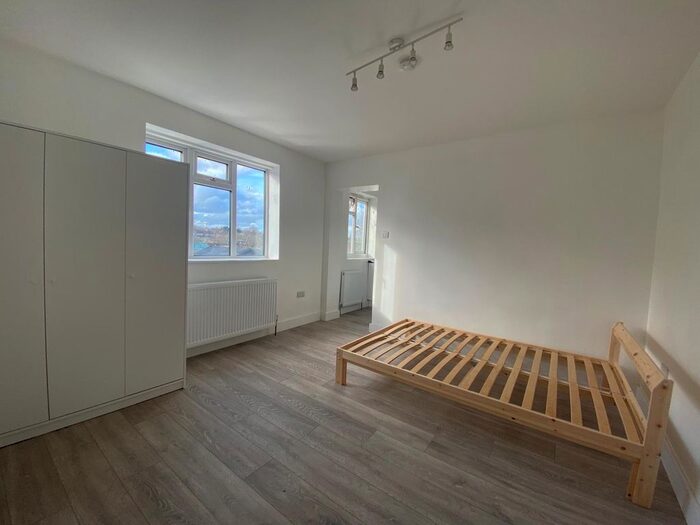 1 Bedroom Studio To Rent In Farndale Avenue, Palmers Green, N13