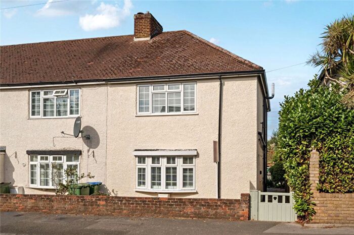 3 Bedroom End Of Terrace House For Sale In Franklyn Road, Walton-On-Thames, KT12
