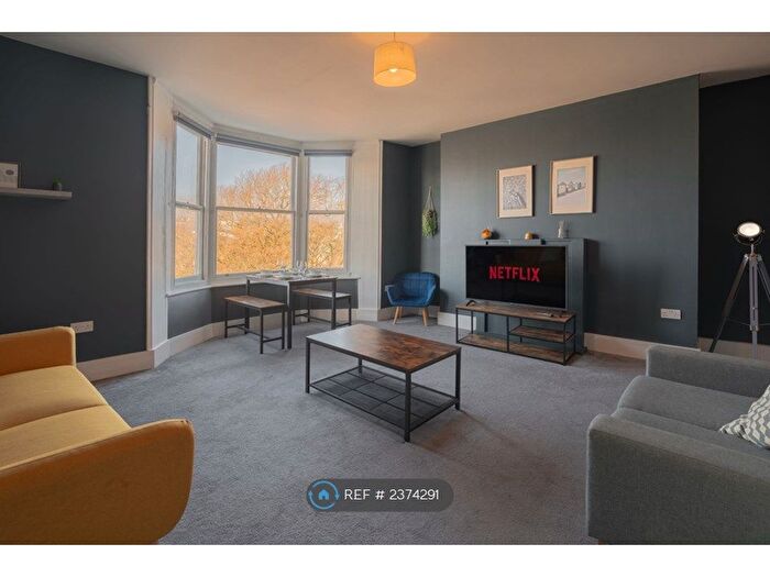 3 Bedroom Flat To Rent In Pavilion Parade, Brighton, BN2