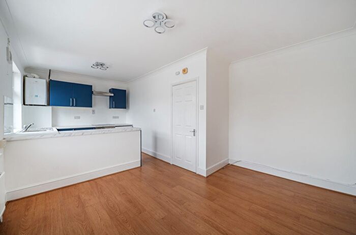 2 Bedroom Flat To Rent In Lyndhurst Drive, Hornchurch, RM11