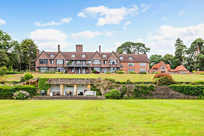 2 Bedroom Flat For Sale In Yattendon Court, Yattendon, Thatcham, Berkshire, RG18