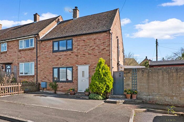 2 Bedroom End Of Terrace House For Sale In Dovers View, Weston-Subedge, GL55