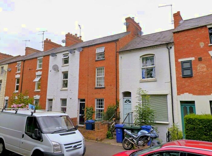 3 Bedroom Terraced House To Rent In Broughton Road, Banbury, Oxon, OX16
