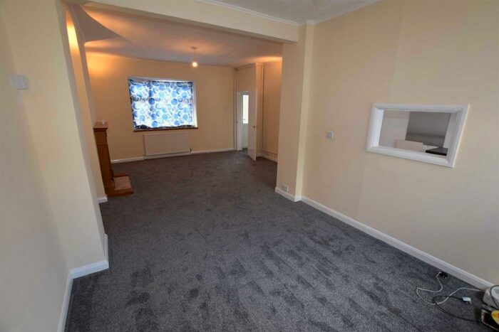 3 Bedroom House To Rent In Johnston Terrace, Cricklewood, NW2