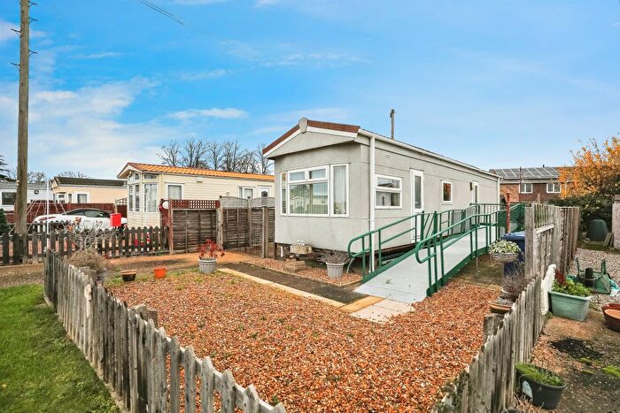 2 Bedroom Park Home For Sale In St. Neots Mobile Home Park, Eynesbury, St. Neots, PE19