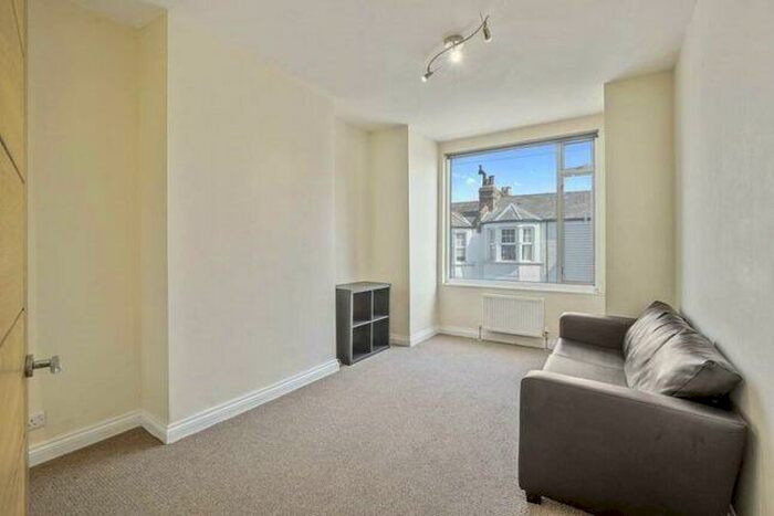 2 Bedroom Maisonette To Rent In Leslie Road, East Finchley, N2