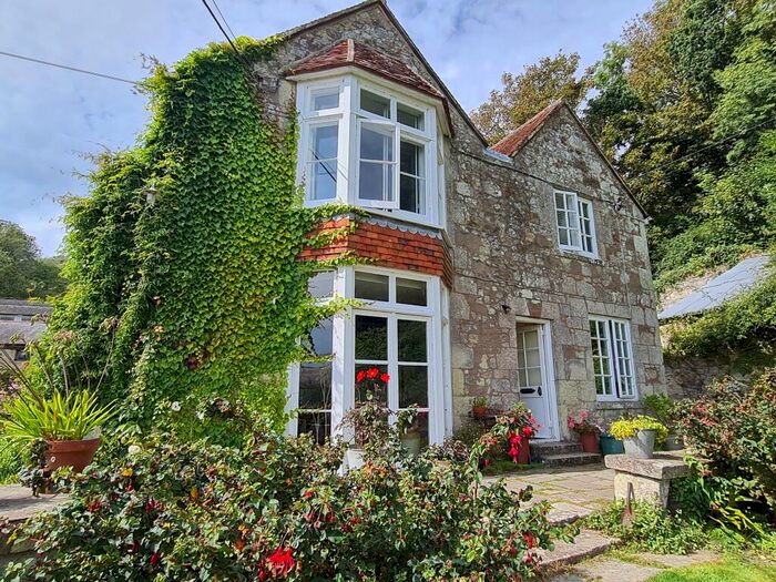 4 Bedroom House To Rent In Cowleaze Hill, Luccombe, PO37