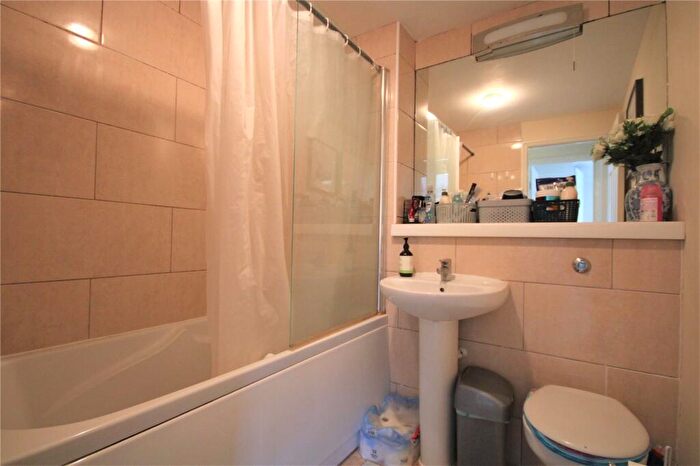 2 Bedroom Apartment To Rent In Maltings Place, Reading, Berkshire, RG1