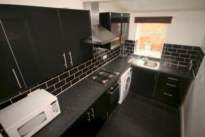 6 Bedroom Terraced House To Rent In Lucas Place, Woodhouse, Leeds, LS6