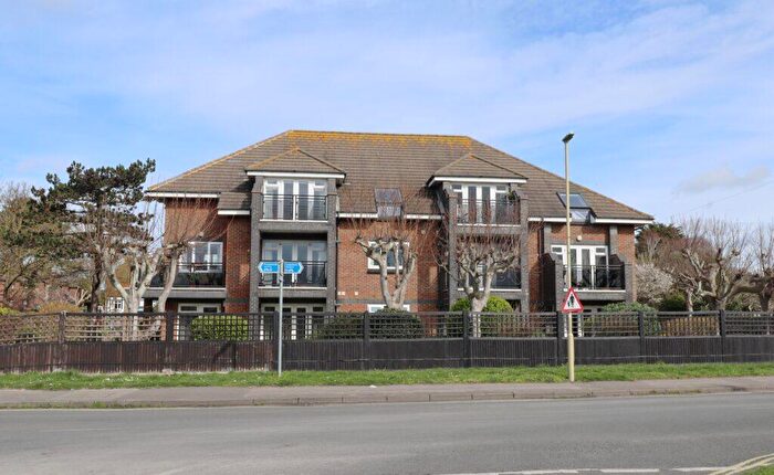 1 Bedroom Flat For Sale In Seafront, Hayling Island, PO11