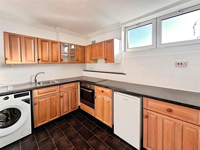 3 Bedroom Flat To Rent In Lyttelton Road, London, E10