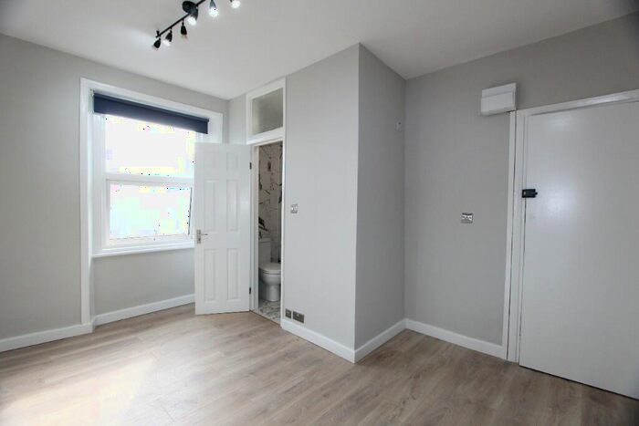 Studio To Rent In Loraine Road, London, N7