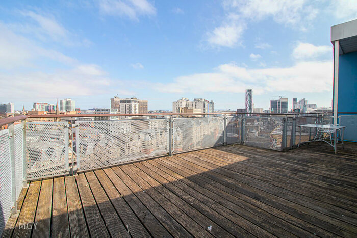 2 Bedroom Apartment To Rent In Park View, Cardiff City Centre, CF10