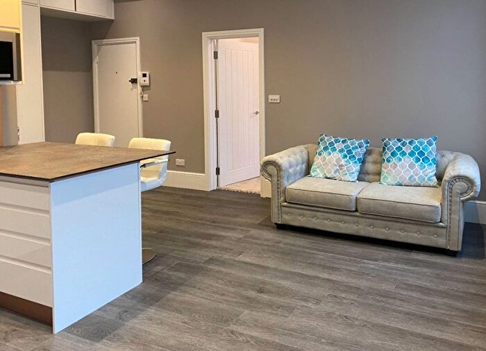 1 Bedroom Flat To Rent In Trebovir Road, Earls Court, London, SW5