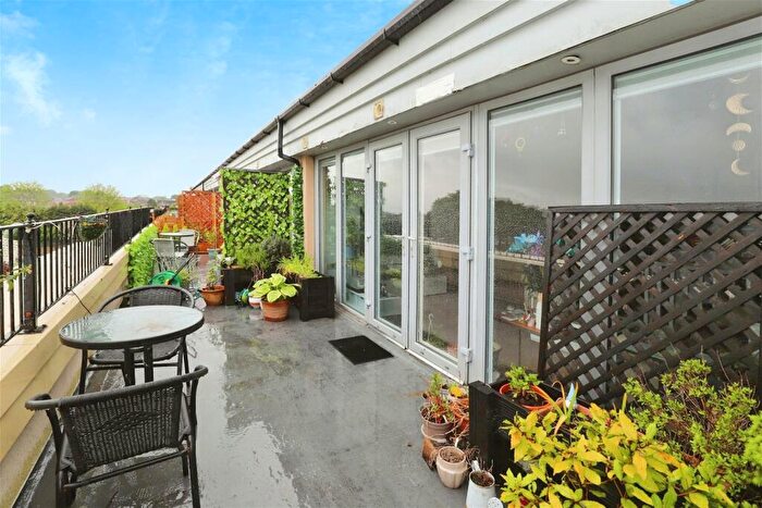 2 Bedroom Apartment For Sale In Wharfside Apartment, Bury, BL8