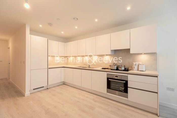 2 Bedroom Flat To Rent In East Acton Lane, Acton, W3