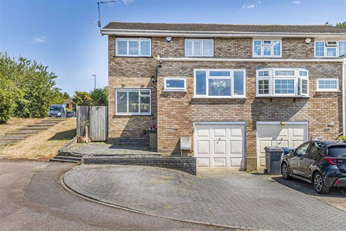 3 Bedroom Semi-Detached House For Sale In Ibsley Way, Cockfosters, EN4