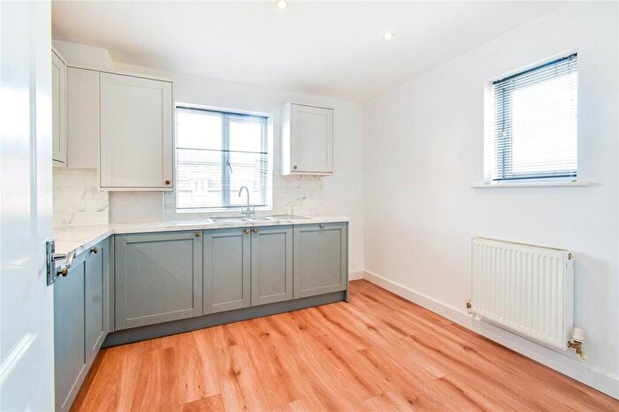 2 Bedroom Apartment For Sale In Thornycroft Close, Newbury, Berkshire, RG14