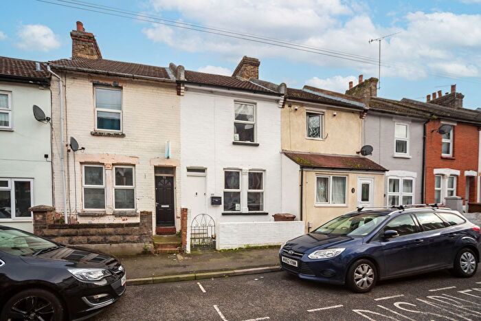 3 Bedroom Terraced House For Sale In Victoria Road, Chatham, ME4